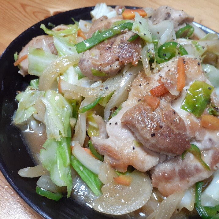 今晩は大皿で!鶏ももの野菜たっぷりガリバタ醤油!